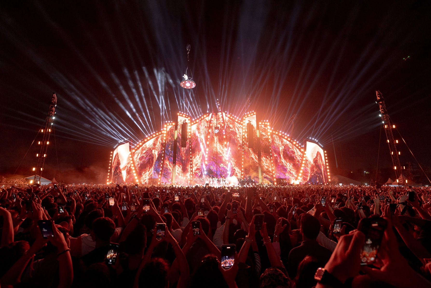 İstanbul Festivali’nde “Poizi, Çakal ve Blok3” ile Efsane Kapanış 