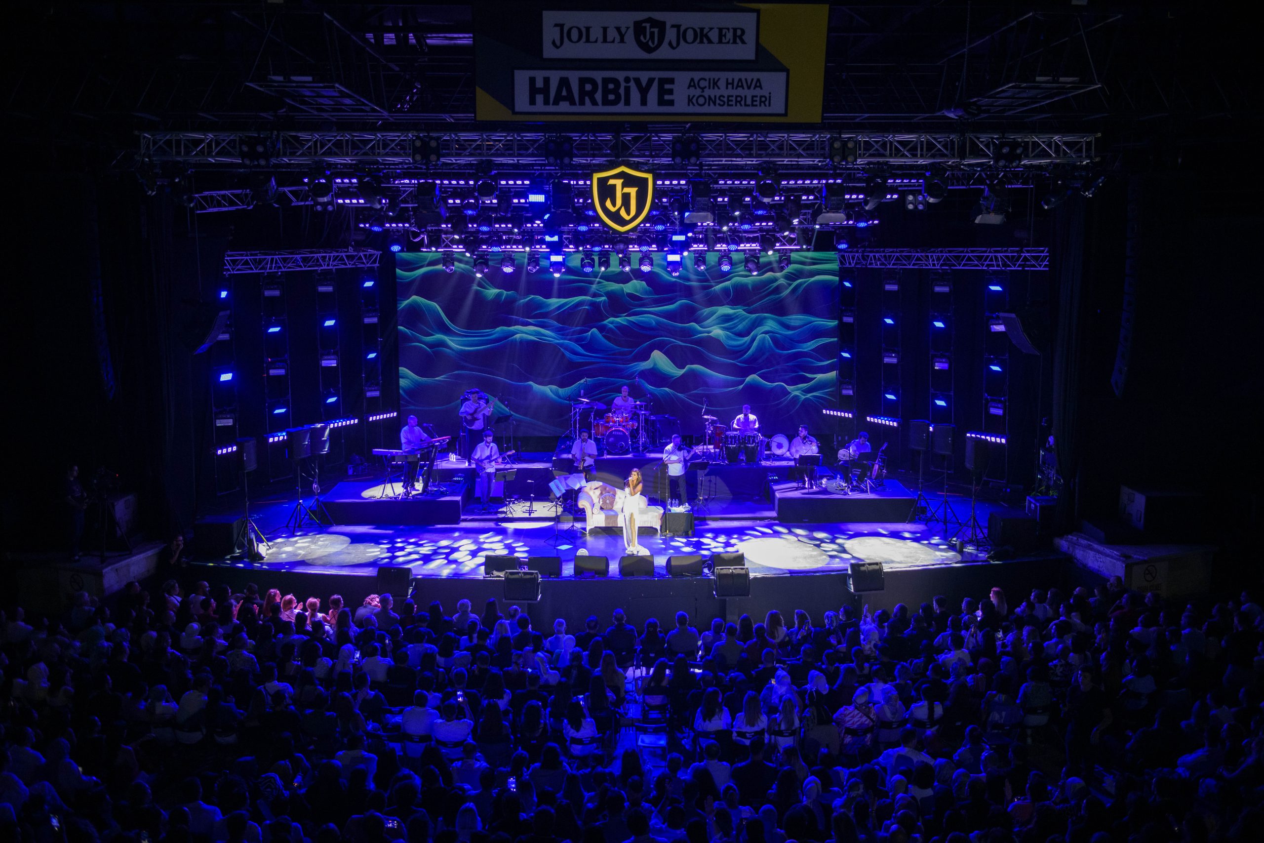 Yıldız Tilbe Harbiye’de !