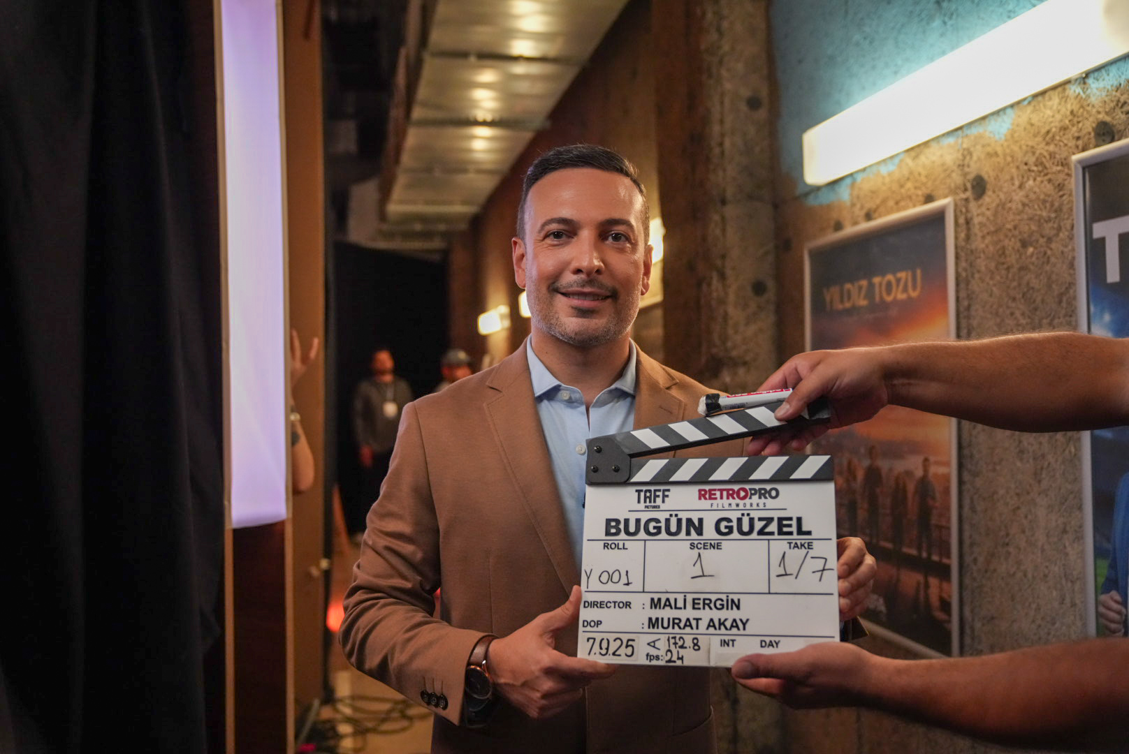 OĞUZHAN KOÇ VE AYÇA AYŞİN TURAN’IN BAŞROLÜ PAYLAŞTIĞI ‘BUGÜN GÜZEL’ EKİBİ SETE ÇIKTI!