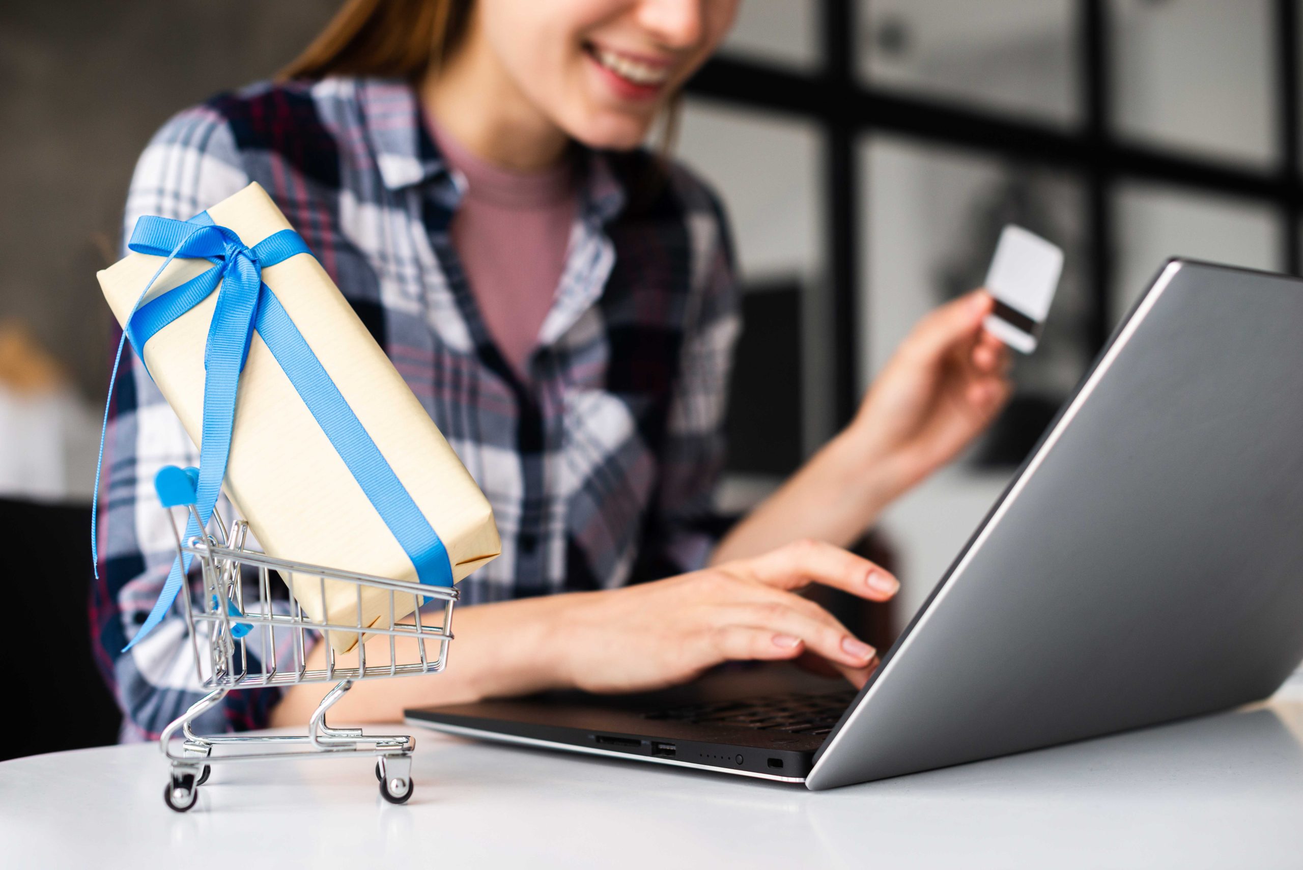 İŞTE MAĞAZADAKİ MÜŞTERİYİ ONLINE’A ÇEKMENİN İPUÇLARI