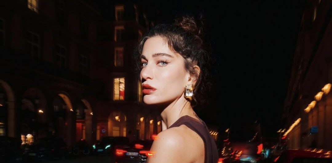 Berrak Tüzünataç Kimdir? Kaç Yaşında, Nereli, Boyu Kaç? Berrak Tüzünataç’ın Hayatı ve Oyunculuk Kariyeri