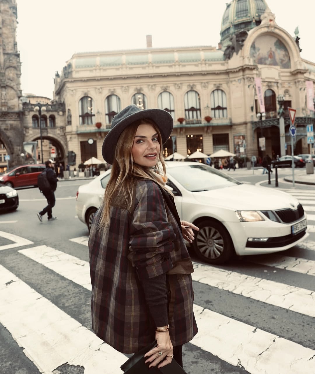 Aşk Bitti, 12 Yıllık Evlilik Tek Celsede Sona Erdi! Pelin Karahan ve Bedri Güntay Yollarını Ayırdı