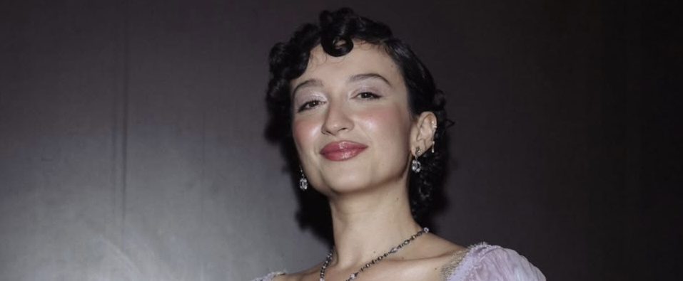 Melike Şahin’den Sahne Üstünde Büyük Sürpriz! Mutluluğunu İlk Kez Paylaştı