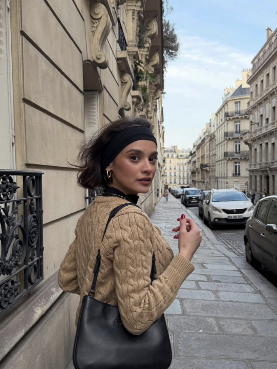 Serra Pirinç Kimdir? Kaç Yaşında, Nereli, Boyu Kaç? Serra Pirinç’in Hayatı ve Oyunculuk Kariyerindeki Yükselişi