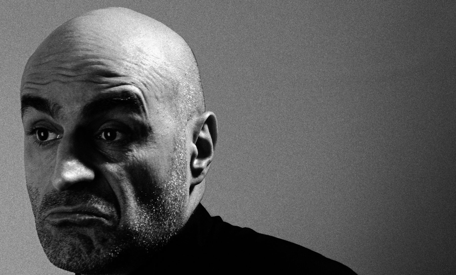 ALPER KUL HEM SAHNEDE HEM DİJİTALDE SEVENLERİYLE BULUŞUYOR