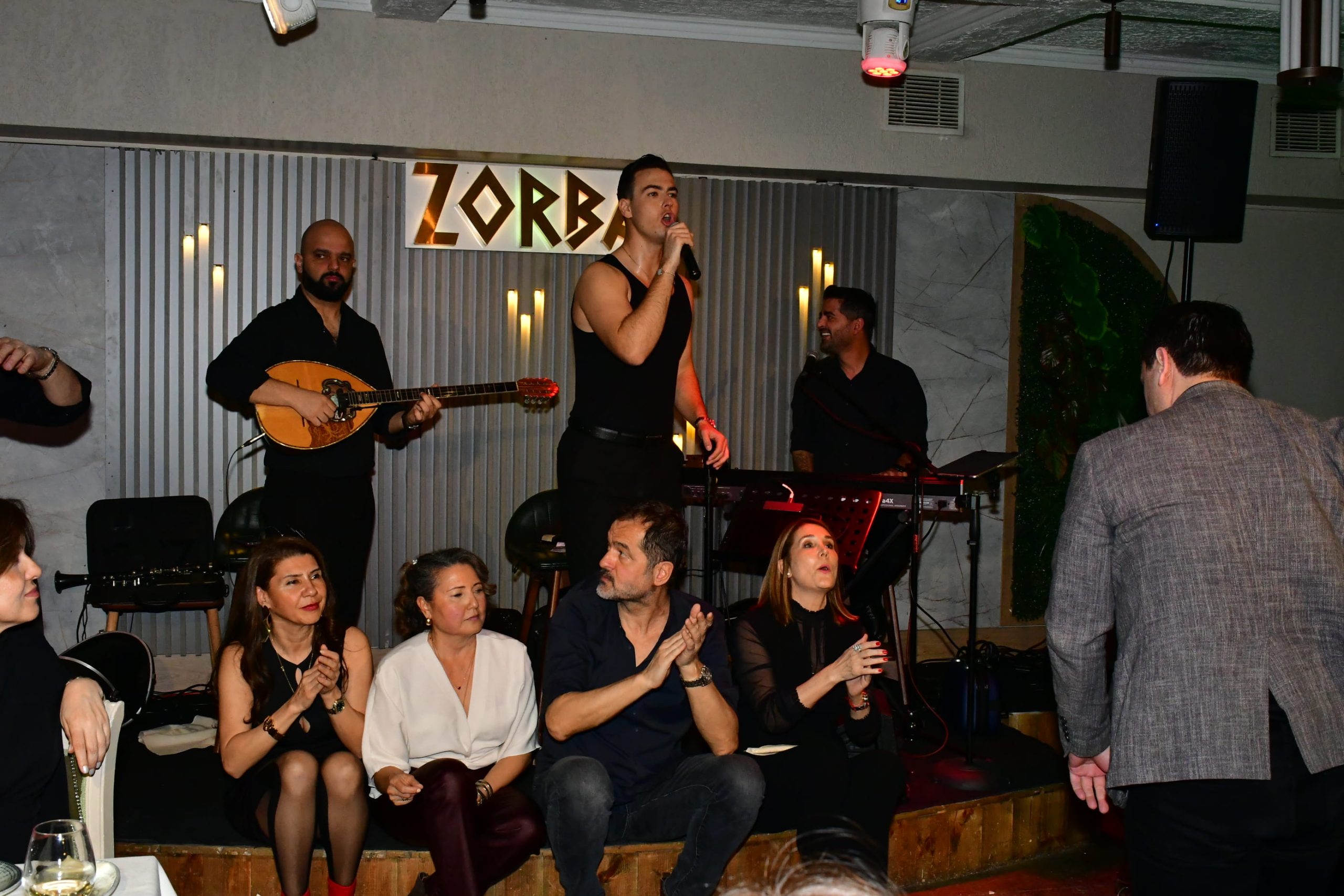 İstanbul Gecelerinde Sirtaki Fırtınası: George Klontzas Zorba Taverna’yı Coşturdu