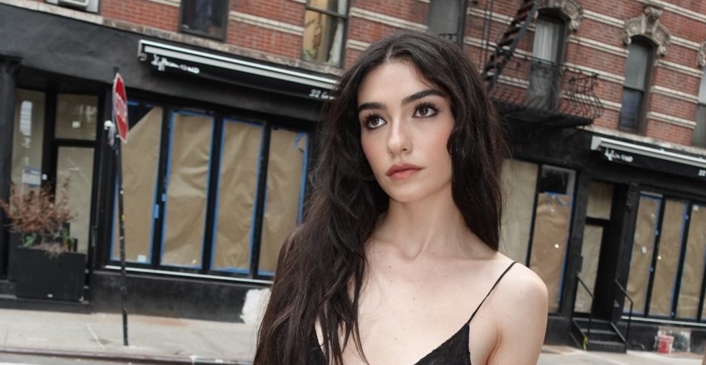 Tribeca’da Hazar Ergüçlü Fırtınası! Amerikan Basını Ünlü Oyuncuyu Konuşuyor