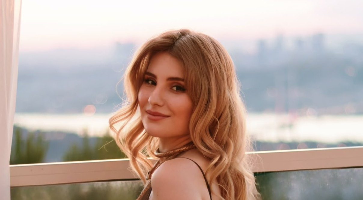 Miss Queen Ajans Kreatif Medya Partnerliğiyle İstanbul Fashion World Dijitalde Büyük Ses Getirdi