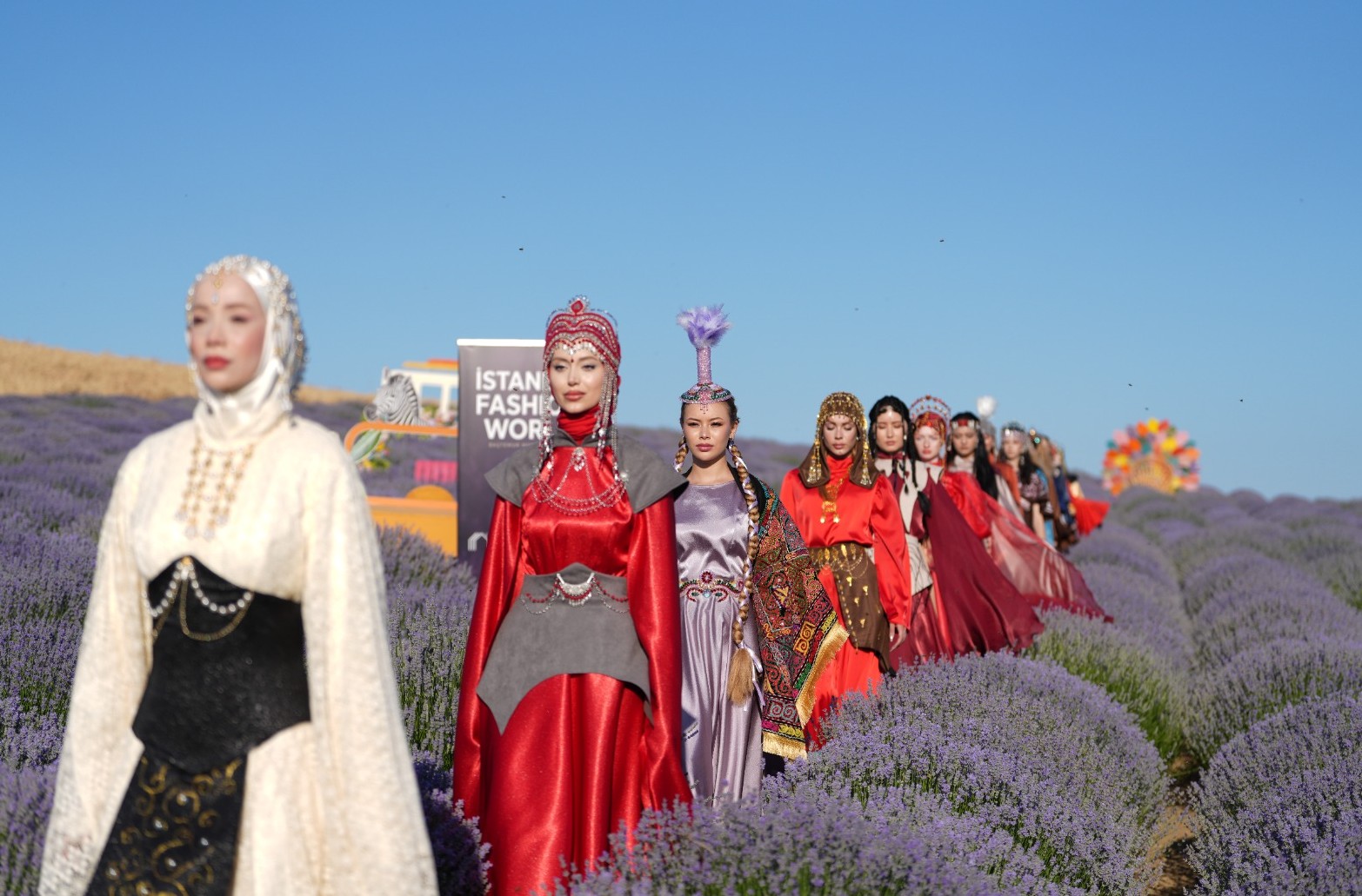Rudas’tan Tomris Koleksiyonuyla İstanbul Fashion World’de Tarih Yazan Defile