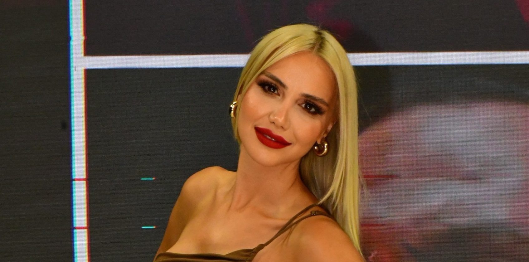 NR1 Magazin’de Bu Hafta Ebru Elver Sürprizi: Yapay Zekâlı Klipten Sezen Aksu Hayaline