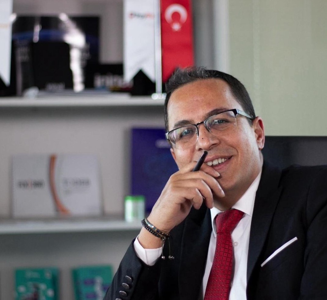 Sait İnanç Yazdı: İzlenmek İçin Değil, İzletilmek İçin Yaşıyoruz!