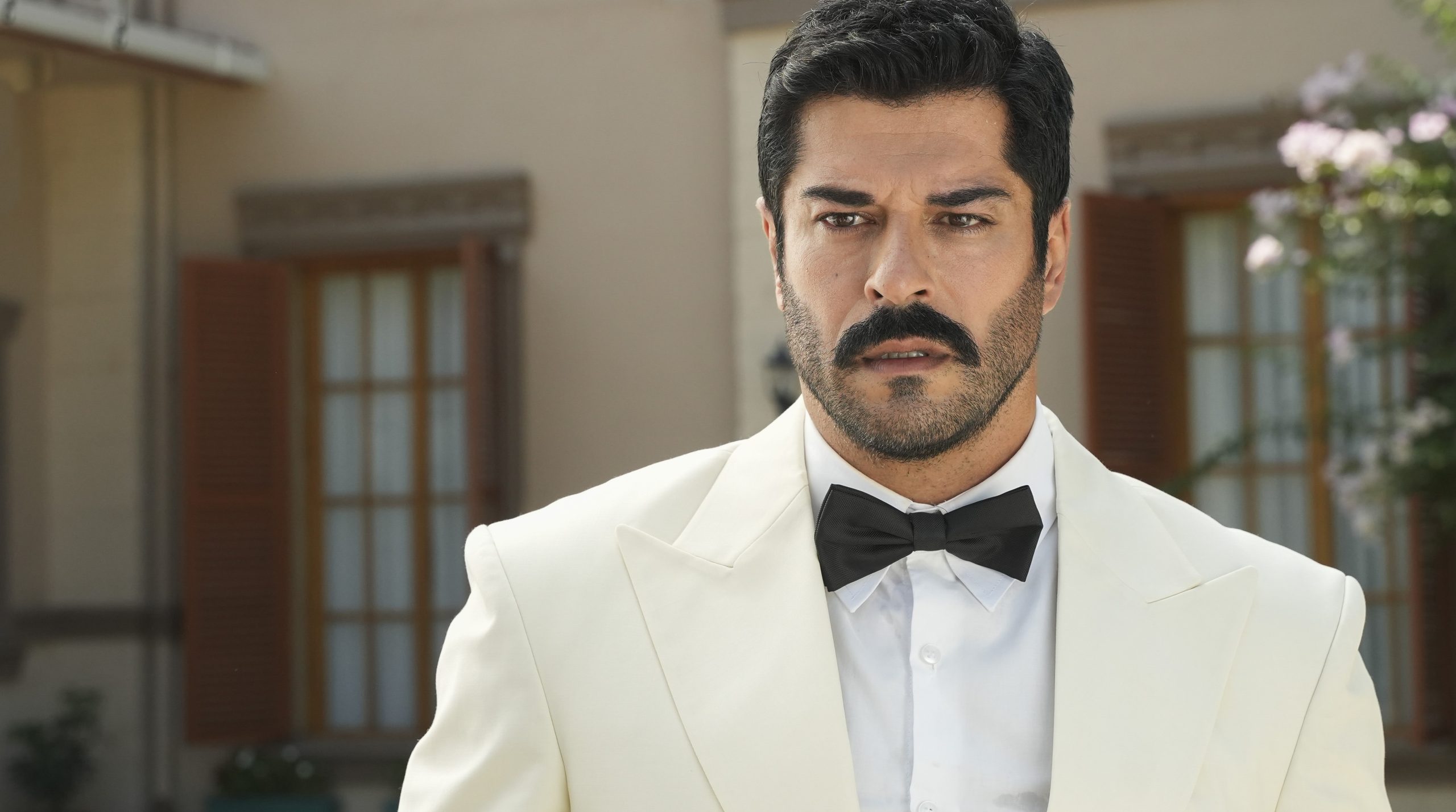 Burak Özçivit Cannes’da Dünya Sahnesine Çıkıyor